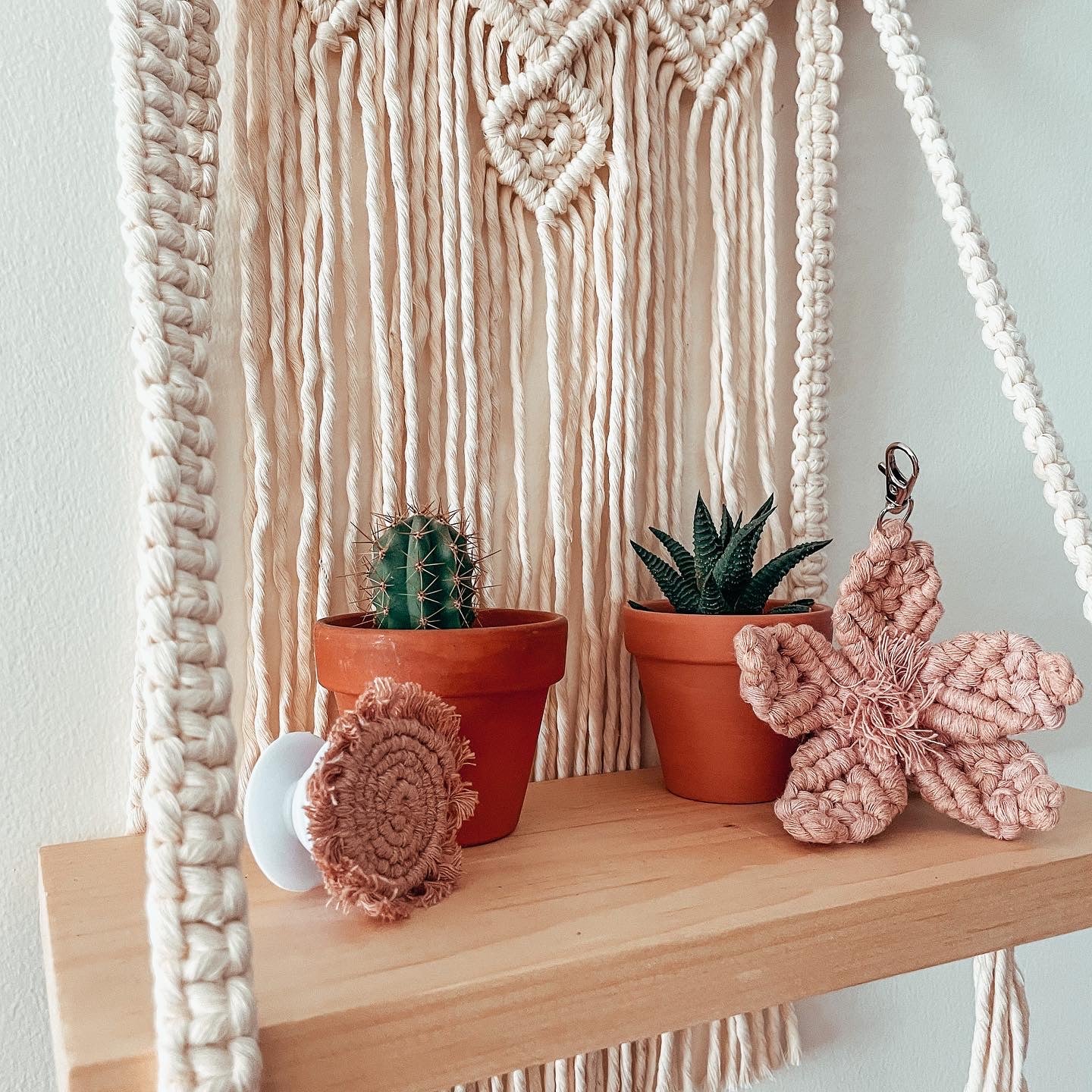 TOTIE - macrame tablet